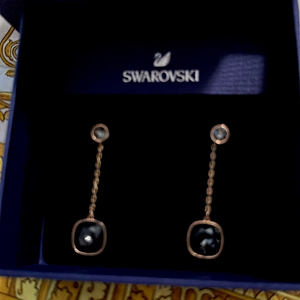 Swarovski earnings with gold detail